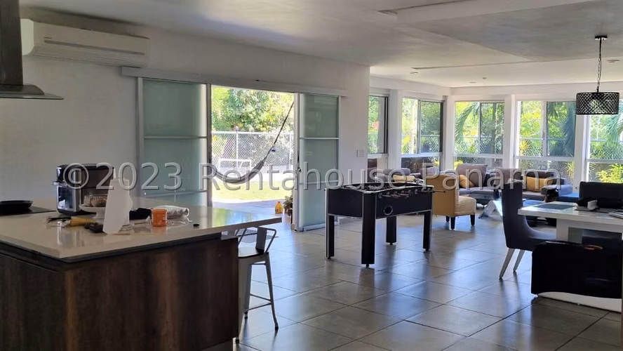 Venta de Hermosa y Amplia Casa en Ancon 25*8748Mfk