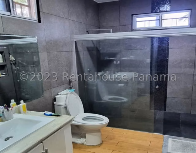 Venta de Hermosa y Amplia Casa en Ancon 25*8748Mfk