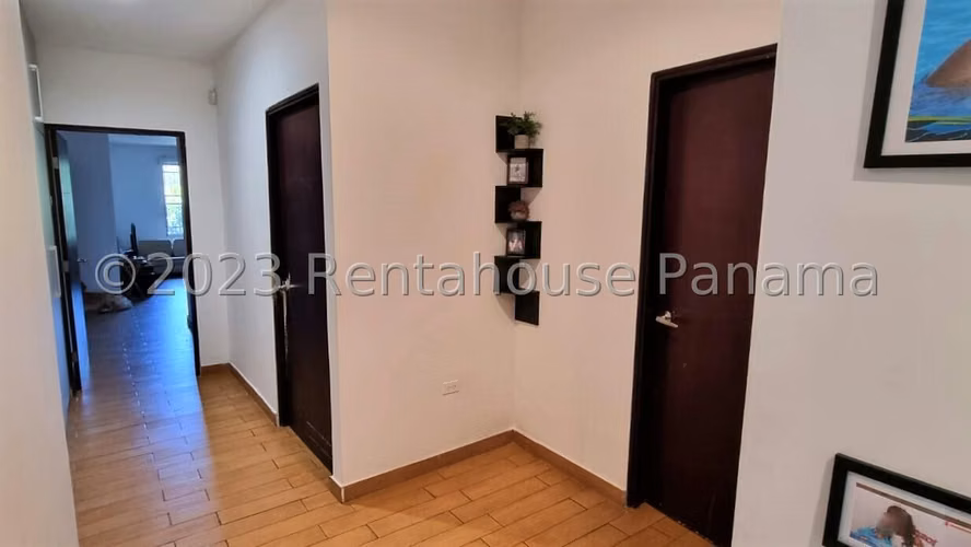 Venta de Hermosa y Amplia Casa en Ancon 25*8748Mfk