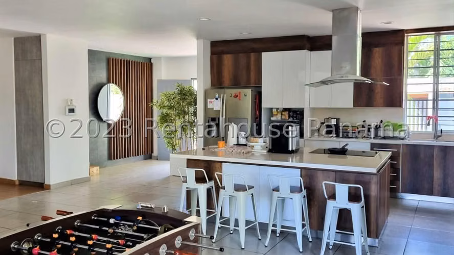 Venta de Casa Oportunidad a precio venta rapida!  en Ancon 25*8748Mfk