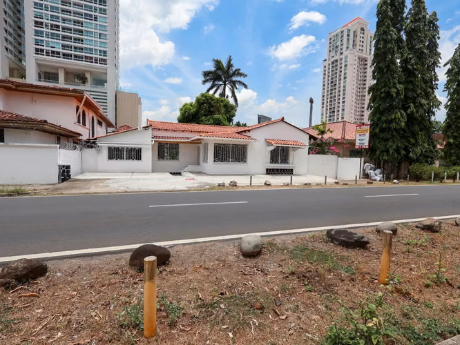 Venta de Propiedad Comercial en San Francisco con Zonificación ZM5