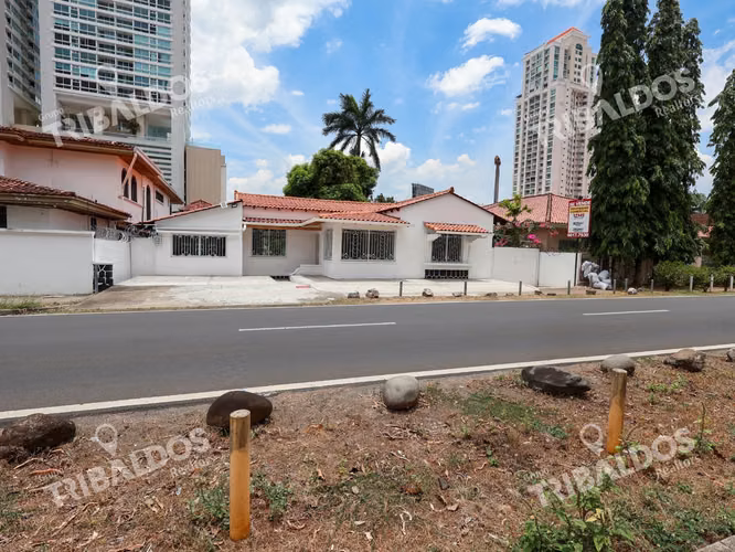 Venta de Propiedad Comercial en San Francisco con Zonificación ZM5