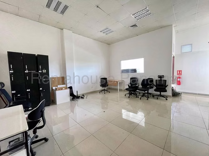 Local Comercial en Alquiler en Avenida Balboa JG