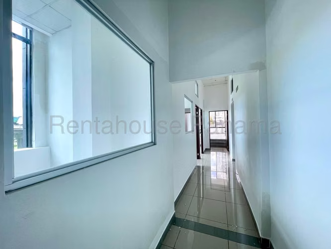Local Comercial en Alquiler en Avenida Balboa JG