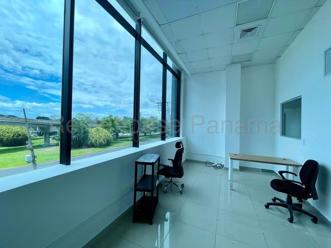 Local Comercial en Alquiler en Avenida Balboa JG