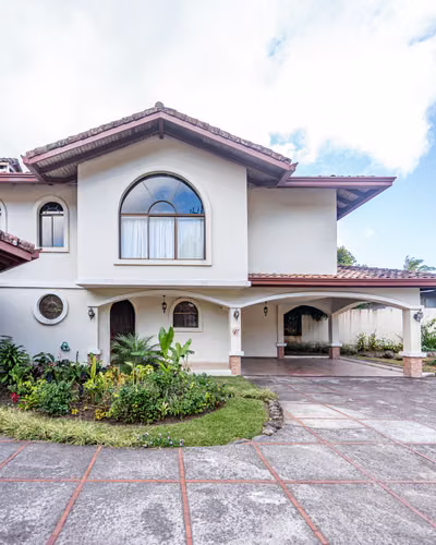 Casa en Venta en Los Naranjos, Boquete | 2 Rec | 220 m² | $410,000 - Imagen 2