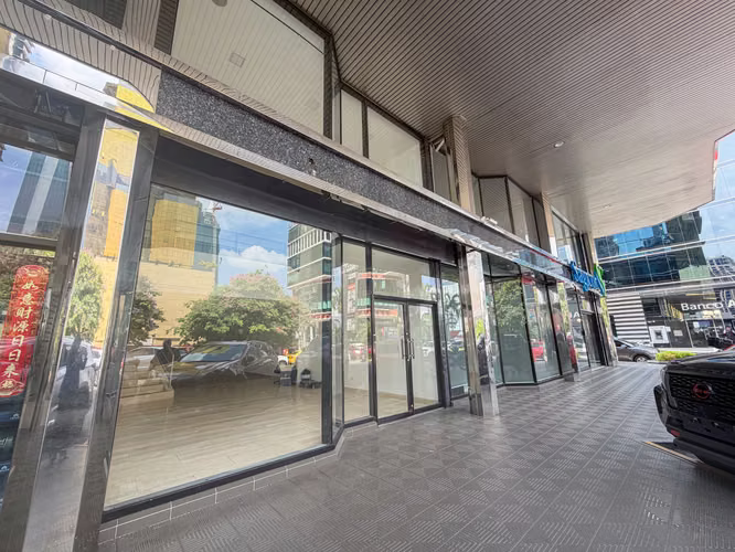 Corporate local in Av. Samuel Lewis - Plaza Obarrio - 124; 196 m ² with Mezzanine