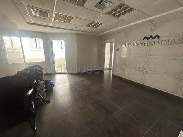 Commercial space for rent Plaza Canaima JM