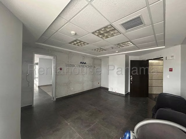 Alquiler local comercial Plaza Canaima JM