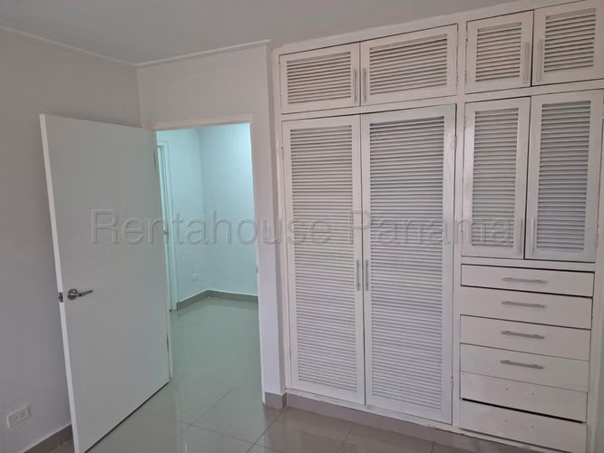 Venta de casa con 548m2 en San Francisco 26-4569SR