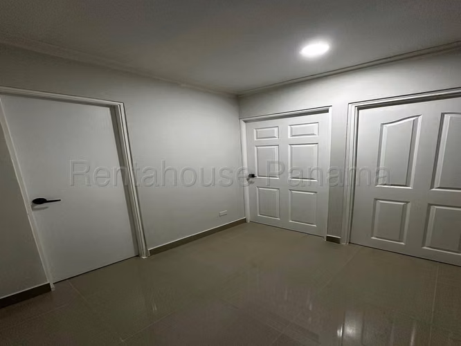 Venta de casa con 548m2 en San Francisco 26-4569SR