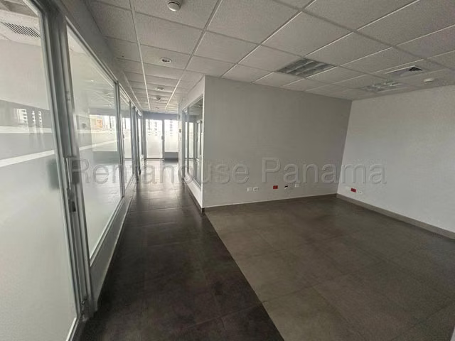Commercial space for rent Plaza Canaima JM