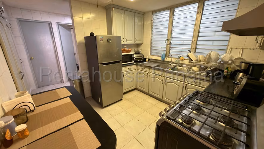Venta de Casa con 640m2 en Bella Vista 26-6287SR
