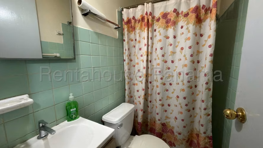 Venta de Casa con 640m2 en Bella Vista 26-6287SR