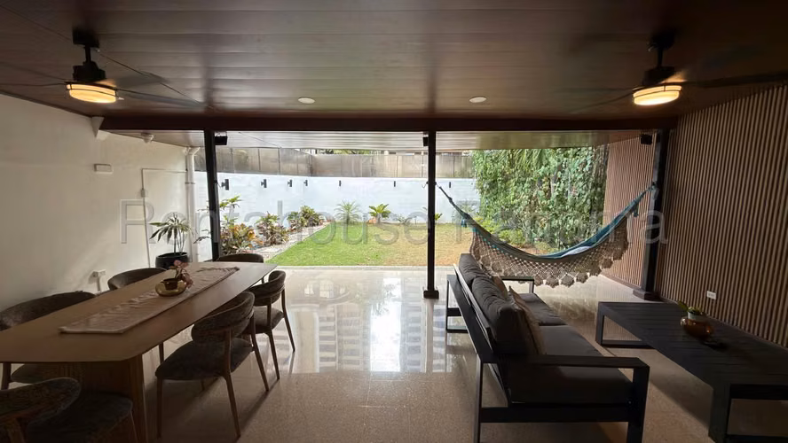 Venta de Casa con 640m2 en Bella Vista 26-6287SR