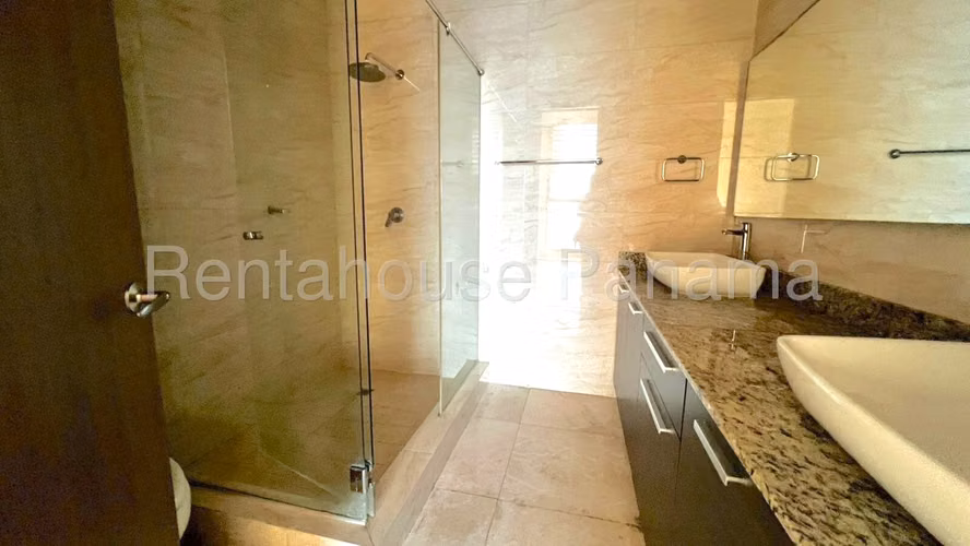 Vendo amplio apartamento en Paitilla MPM26-6373