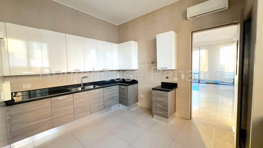 Vendo amplio apartamento en Paitilla MPM26-6373