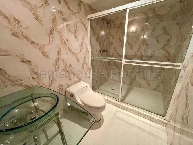 Se Vende Local en Obarrio LA26-1431