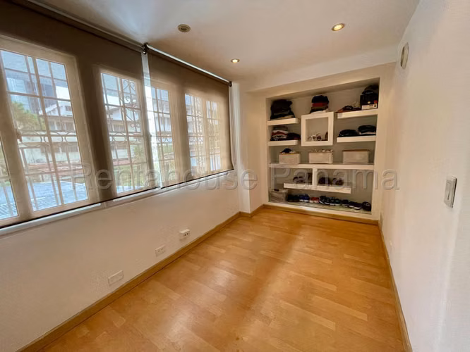 Se Vende Local en Obarrio LA26-1431