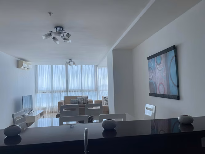 for rent Se alquila apartamento  ave balboa FRENTE AL MAR