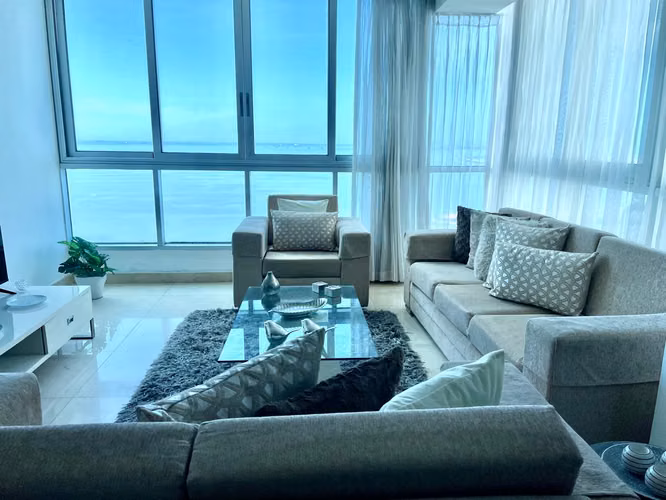 for rent Se alquila apartamento  ave balboa FRENTE AL MAR