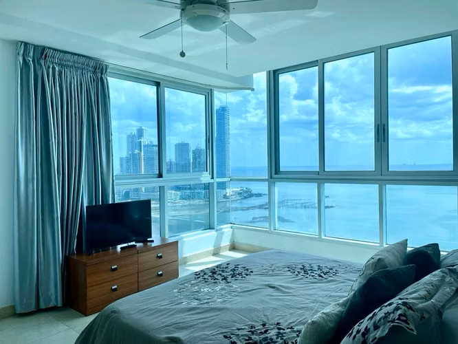 for rent Se alquila apartamento  ave balboa FRENTE AL MAR