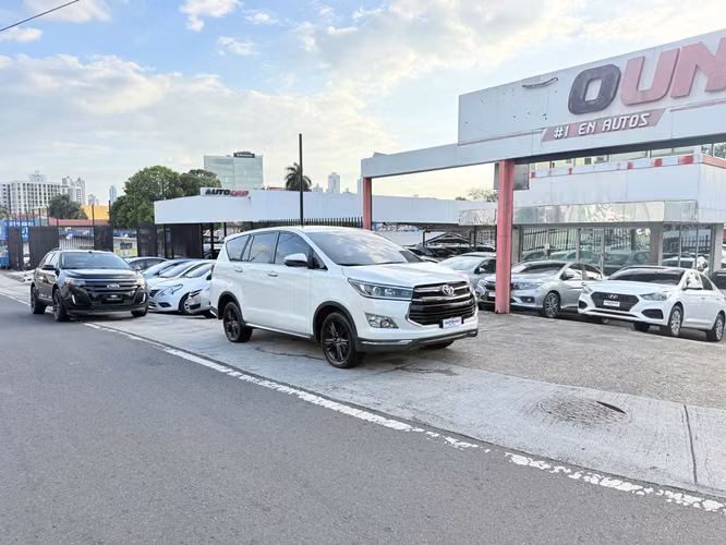 Toyota Innova 2022