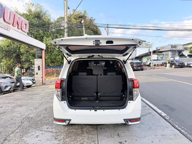 Toyota Innova 2022