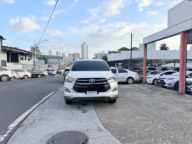 Toyota Innova 2022