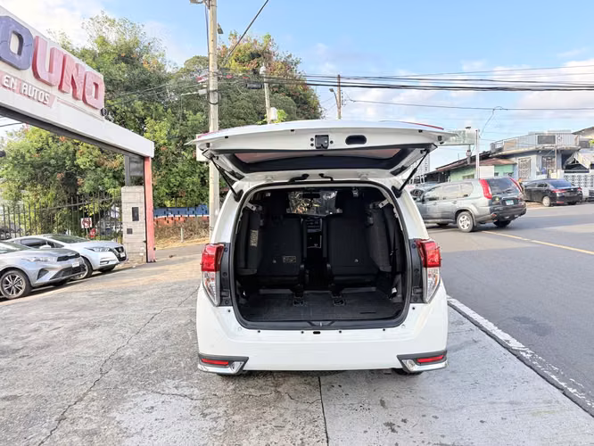 Toyota Innova 2022