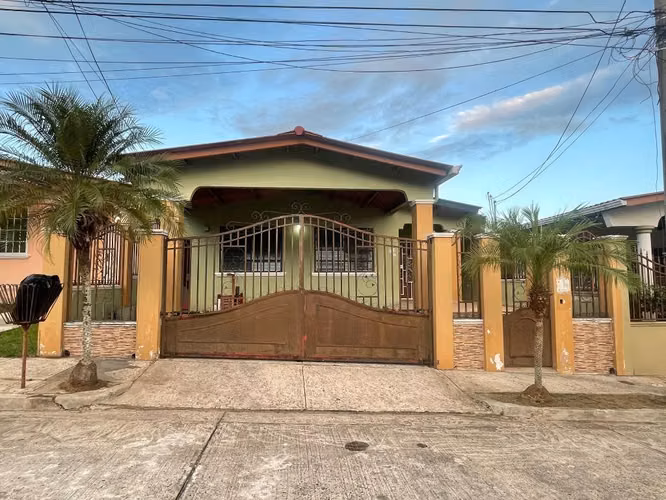 VENTA CASA EN BRISAS DEL GOLF