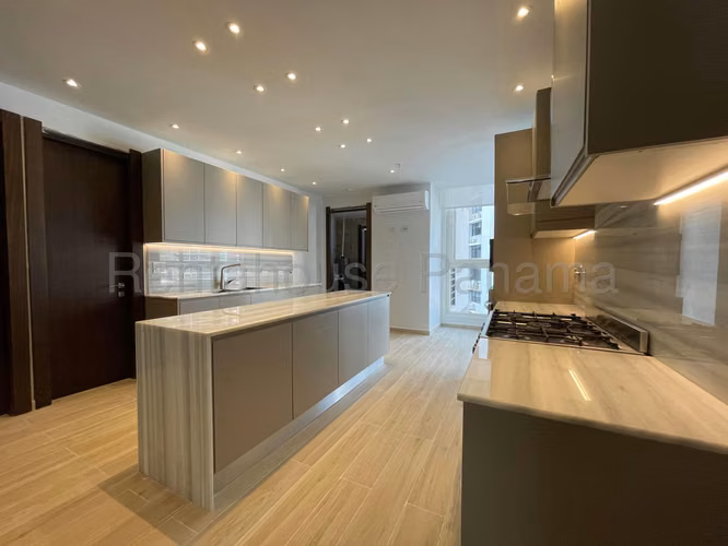 Se Alquila Apartamento en Paitilla LA26-6750