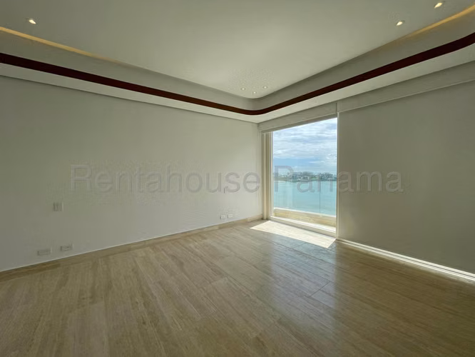 Se Alquila Apartamento en Paitilla LA26-6750