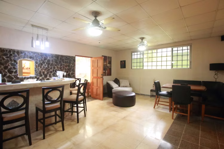 VENTA RÁPIDA Casa Remodelada 550m² en Altos de Bethania 4 Rec + Den + Terraza | $350K Negociable