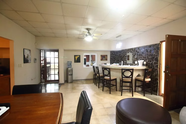 VENTA RÁPIDA Casa Remodelada 550m² en Altos de Bethania 4 Rec + Den + Terraza | $350K Negociable