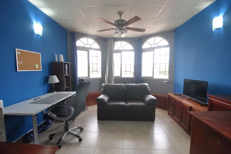 VENTA RÁPIDA Casa Remodelada 550m² en Altos de Bethania 4 Rec + Den + Terraza | $350K Negociable