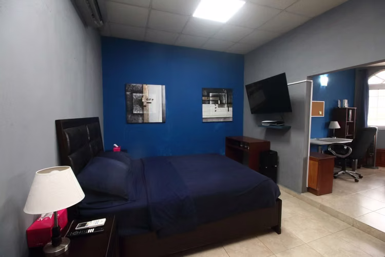 VENTA RÁPIDA Casa Remodelada 550m² en Altos de Bethania 4 Rec + Den + Terraza | $350K Negociable