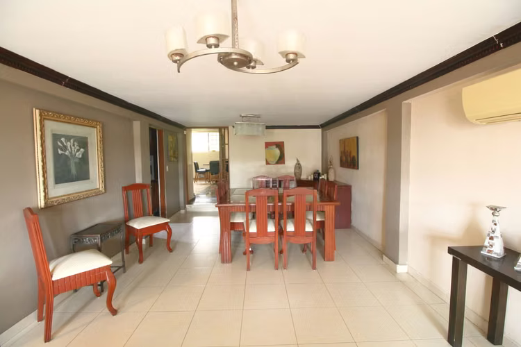 VENTA RÁPIDA Casa Remodelada 550m² en Altos de Bethania 4 Rec + Den + Terraza | $350K Negociable
