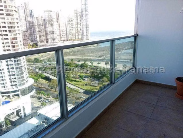 alquilo apartamento amoblado en avenida balboa OF 26-6714