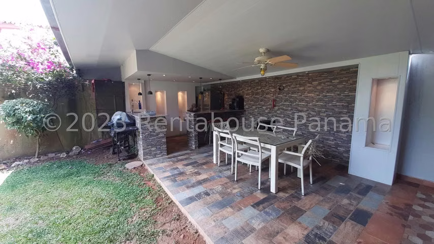 vendo casa en versalles OF 26-6258