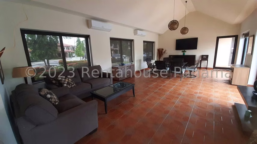 vendo casa en versalles OF 26-6258