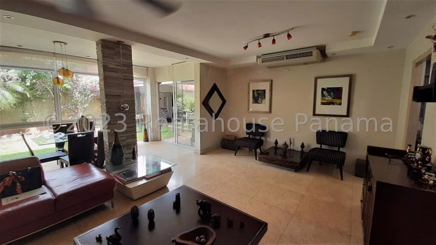 vendo casa en versalles OF 26-6258