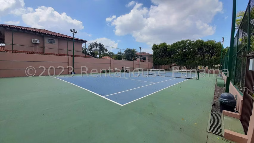 vendo casa en versalles OF 26-6258