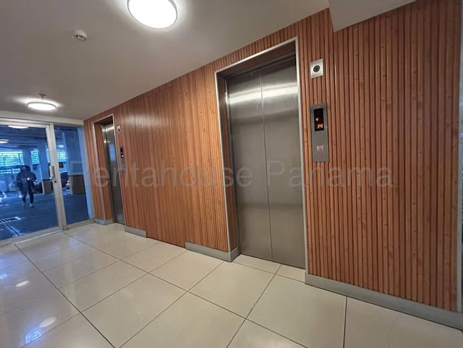 Apartamento En Venta En Parque Lefevre SYH