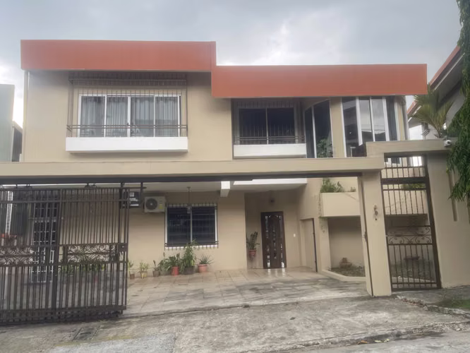 House of 470 m ² with 4 bedrooms for sale and rent, Villa de las Fuentes