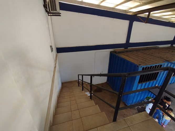 Hangar en Venta en Calzada Larga con Oficina y Apartamento – Amplio Espacio, $120,000