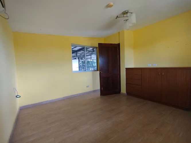 Hangar en Venta en Calzada Larga con Oficina y Apartamento – Amplio Espacio, $120,000