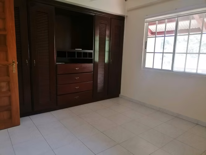 NC90 SE VENDE AMPLIA Y ESPECTACULAR CASA EN ALBROOK - Imagen 4