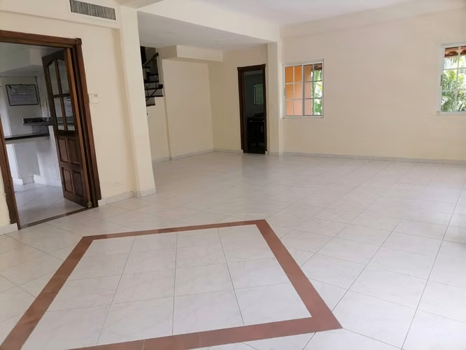 NC90 SE VENDE AMPLIA Y ESPECTACULAR CASA EN ALBROOK - Imagen 7
