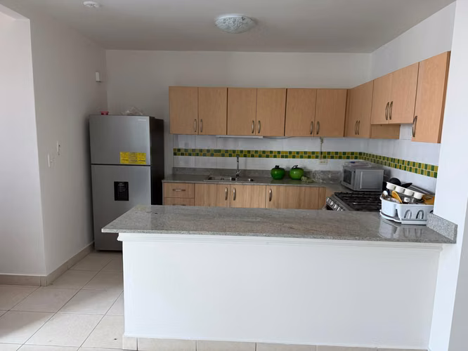C309J  SE ALQUILA AMPLIO APARTAMENTO CON LINEA BLANCA EN SAN FRANCISCO - Imagen 6